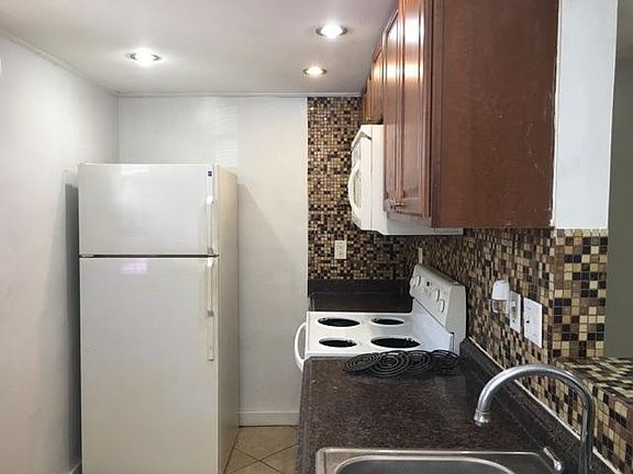 2nd image of 13695 NE 3rd Ct APT 4