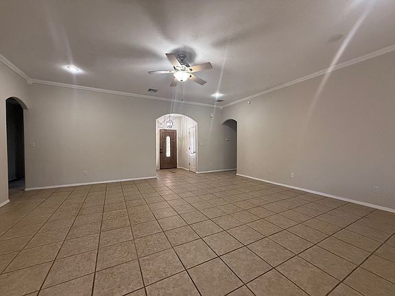 5th image of 917 Playa Azul St