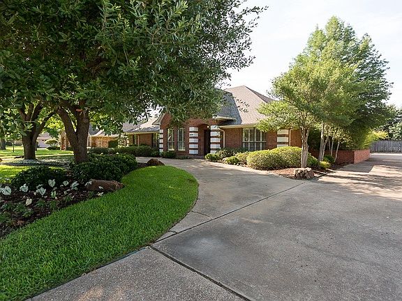 2nd image of 2804 Oak Trail Ct
