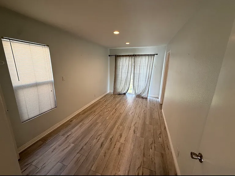 292 Santa Monica Dr — Photo 6