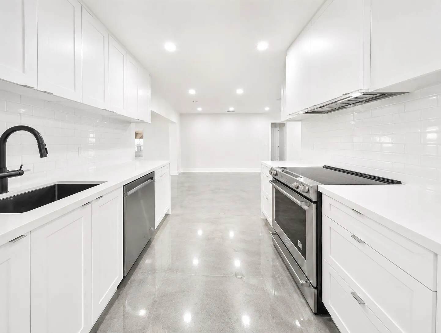 4 bed, 2.0 bath, 1476 sqft, $4,600 — Photo 2
