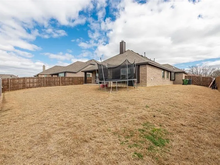 1044 Kingston Dr — Photo 21