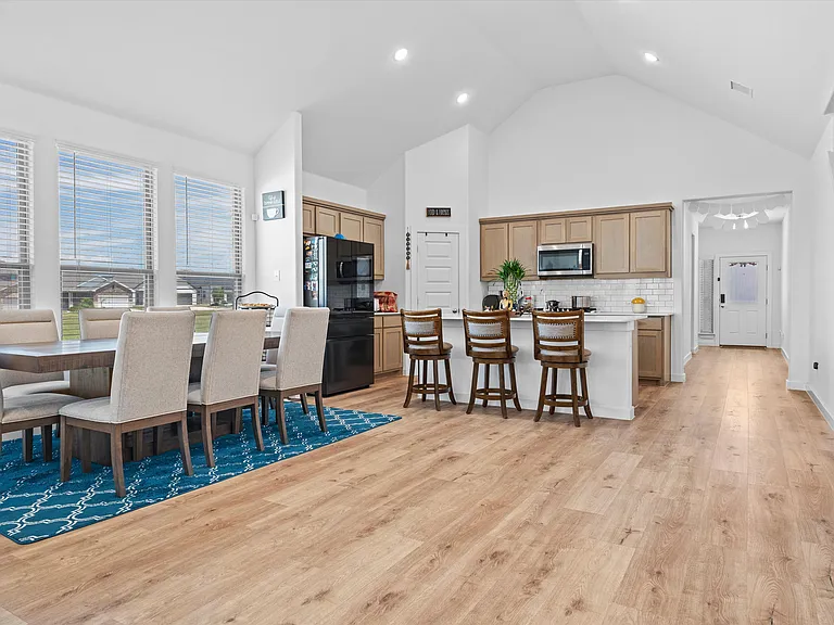 4922 Pebblewood Dr — Photo 3