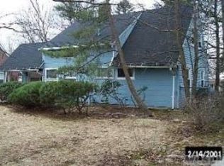 4 Forester Ln, Levittown, NY 11756