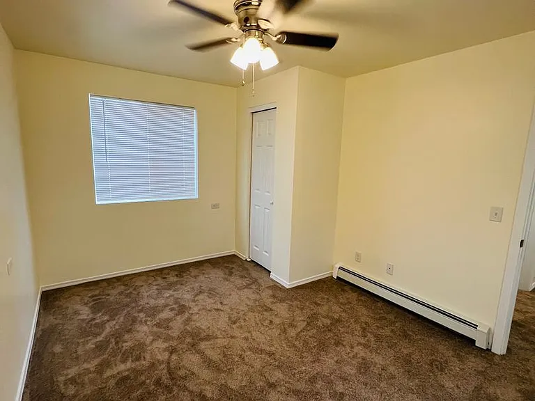 915 Defoe St — Photo 4