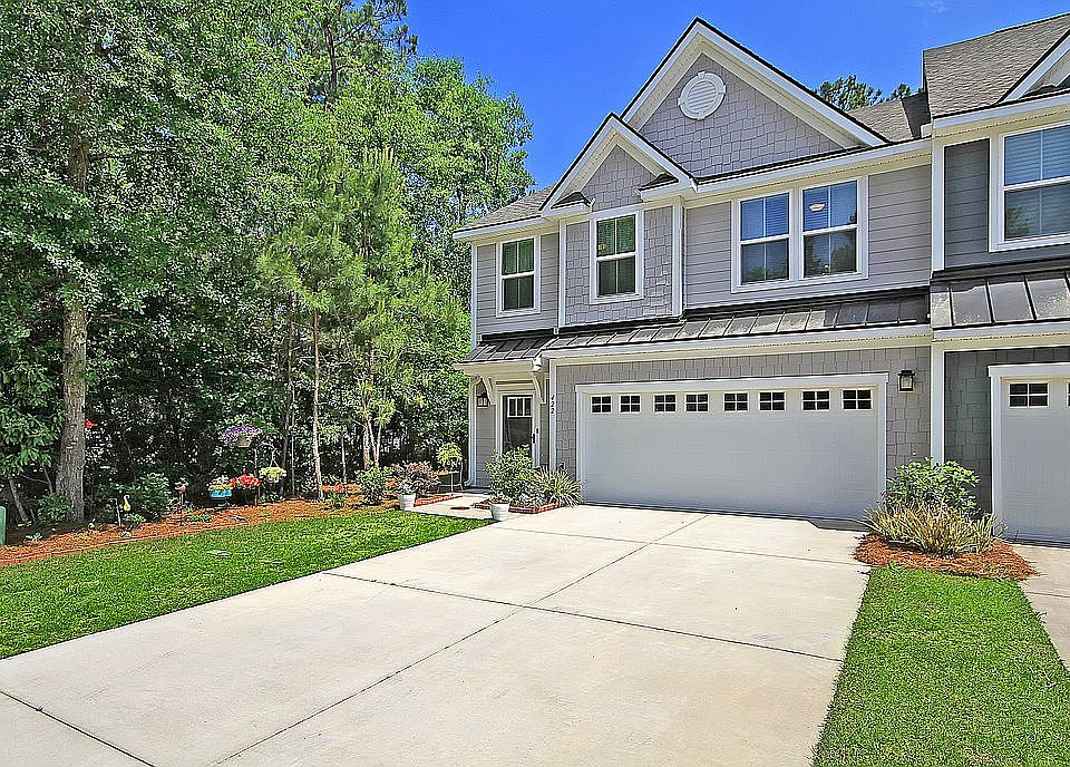 1st image of 422 Grand Palm Ln
