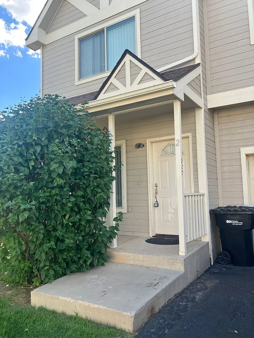 3 Bedrooms 2.5 Baths with A/C — Photo 3