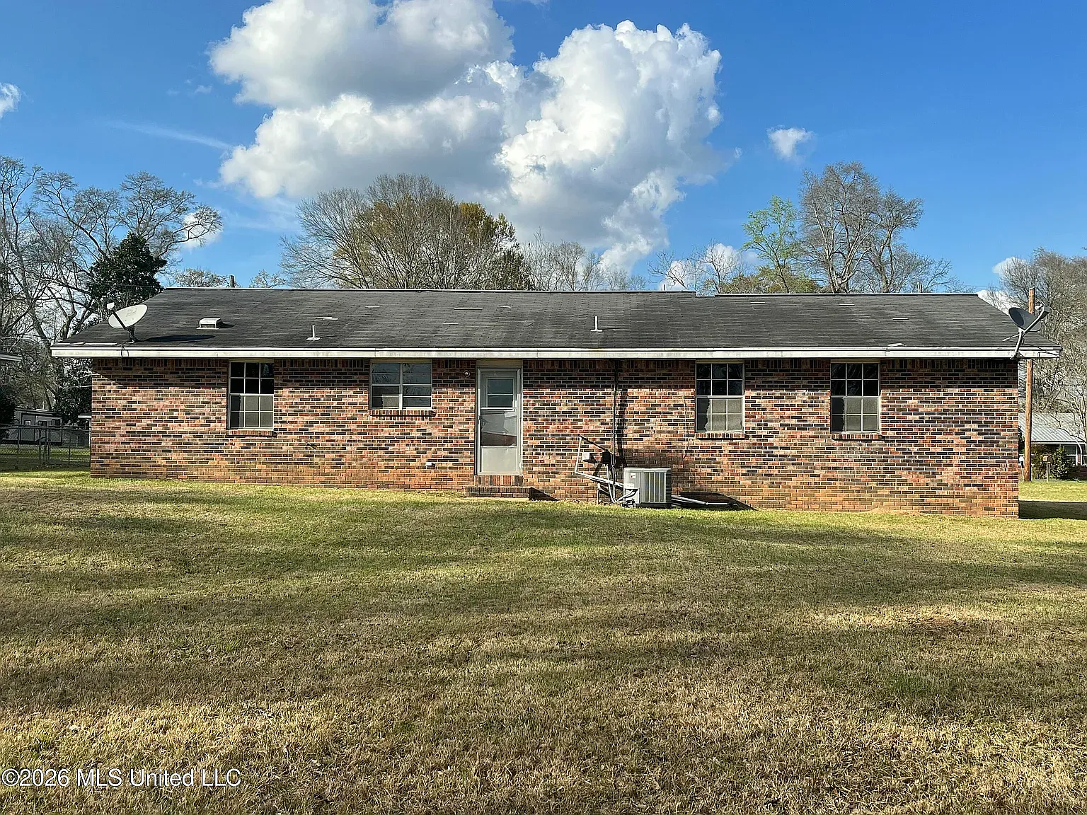 4 bed, 1287 sqft, $1,650 — Photo 2
