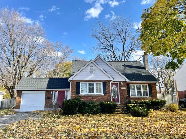 5594 Woodland Blvd, Niagara Falls, ON L2G 5K7