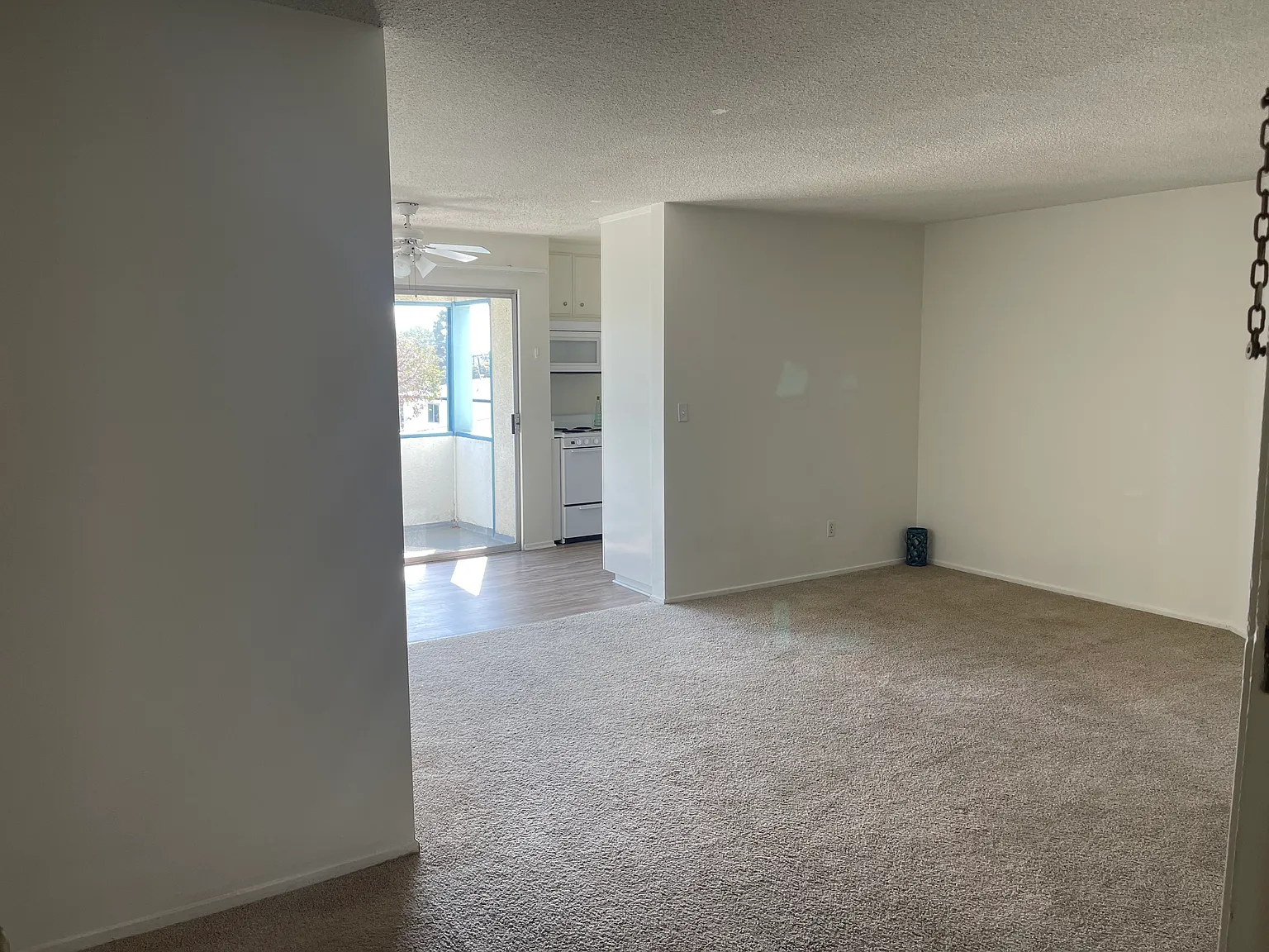 2 bed, 950 sqft, $2,850 — Photo 3