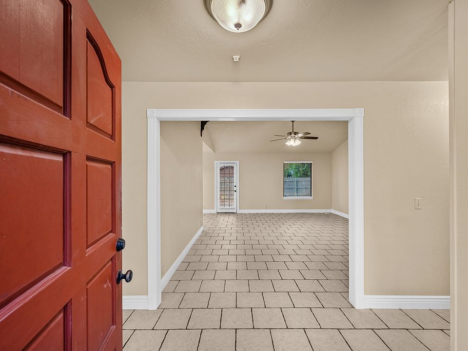 1st image of 2805 Countrywood Ln