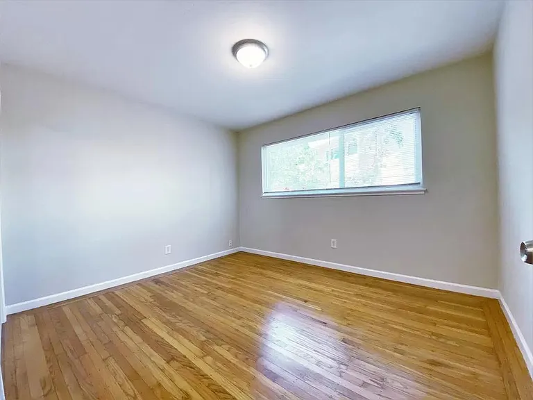 580 Geneva Ave — Photo 6