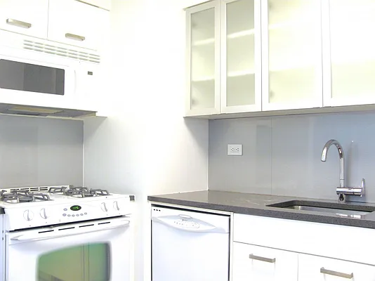 Rented by Bohemia Realty Group | media 4