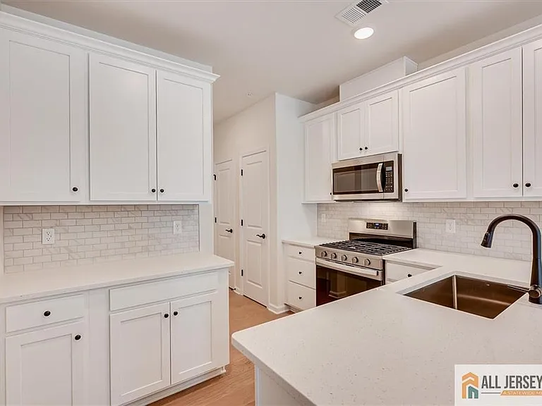 323 Sadie Cir — Photo 9