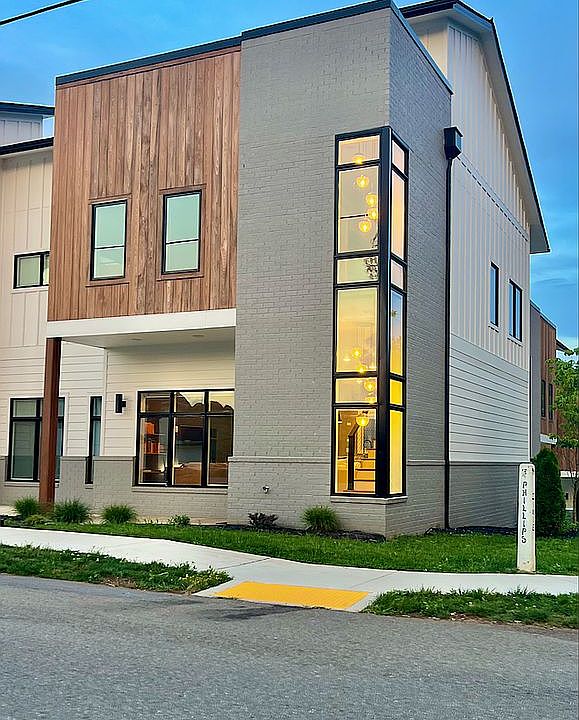 1st image of 900 Phillips Ave