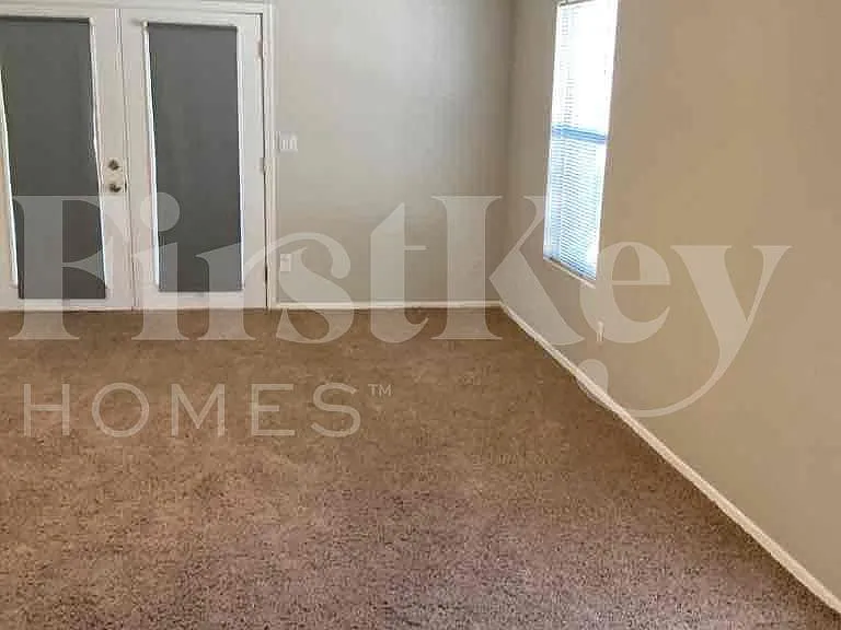 19806 N 47th Ave — Photo 4