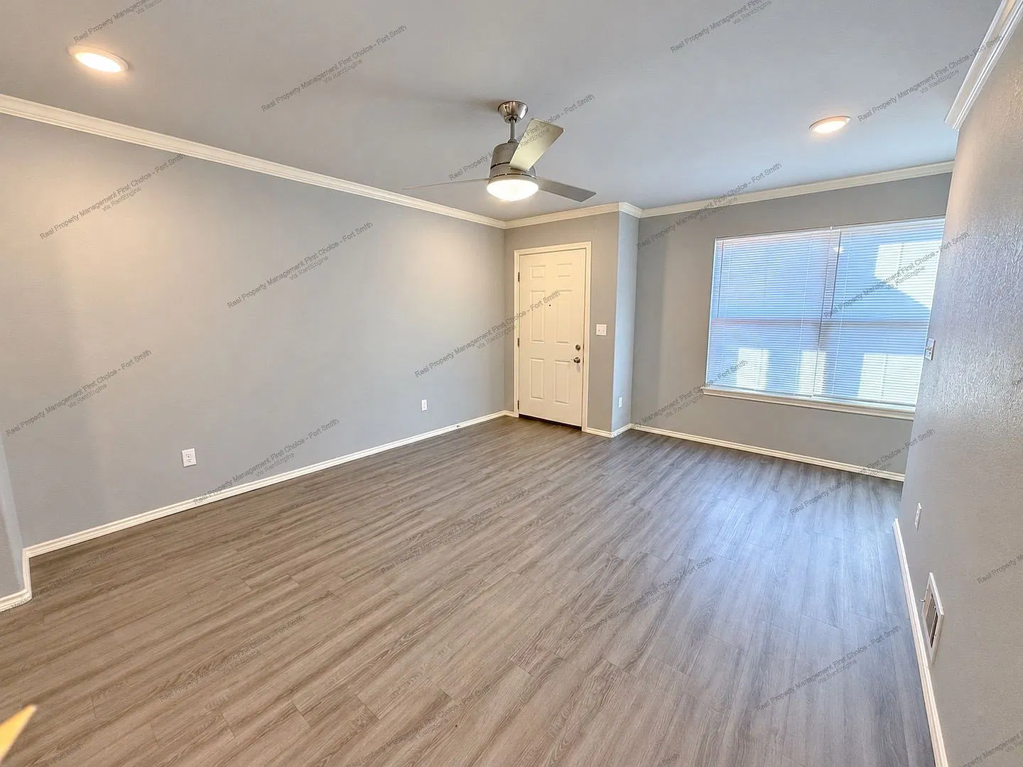 2 bed, 1.5 bath, 948 sqft, $1,095 — Photo 3