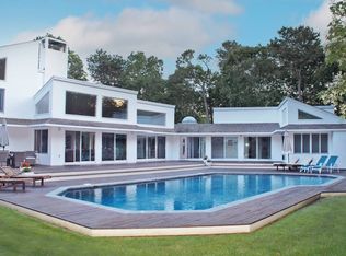 14 Indian Pipe Dr, Quogue, NY 11959