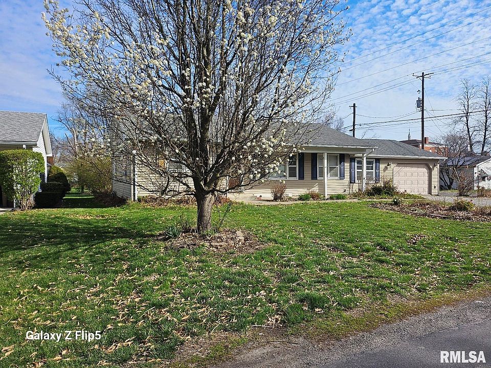 1st image of 202 W Cherry St