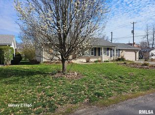 202 W Cherry St, Carlinville, IL 62626