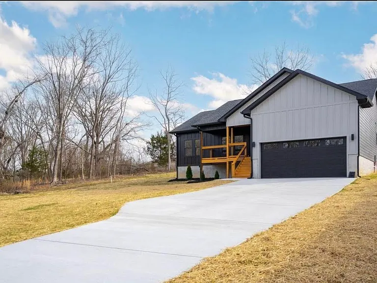 8806 Nelson Rd — Photo 2