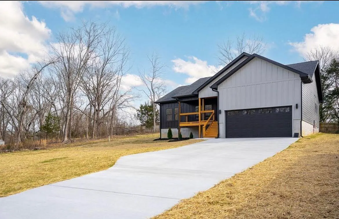 Building Photo - 8806 Nelson Rd