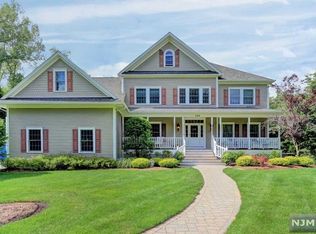 595 Wyckoff Ave, Mahwah, NJ 07430