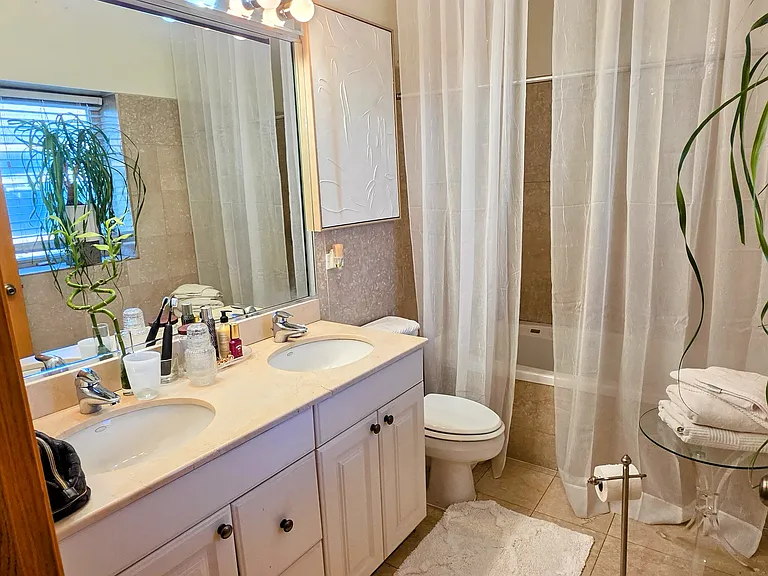 1542 W Wabansia Ave #1 — Photo 6
