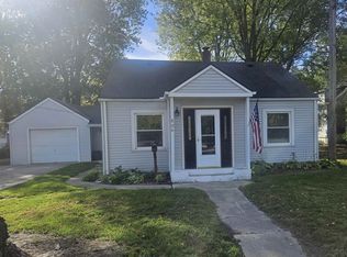 804 Woodside Ave, Essexville, MI