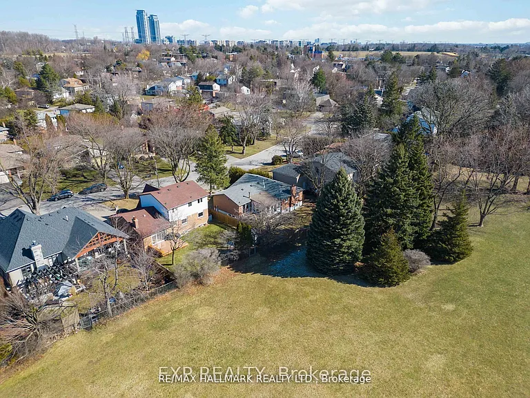 23 Ironshield Cres — Photo 17
