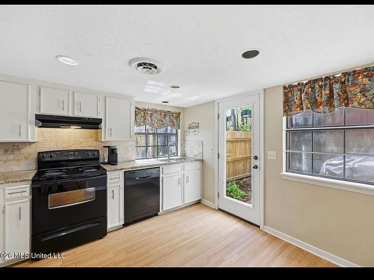 5 Shore Dr — Photo 11