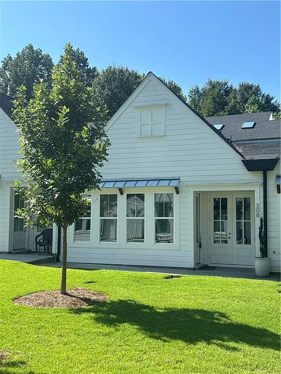 3 bed, 2.5 bath, 1850 sqft, $3,600 — Photo 2