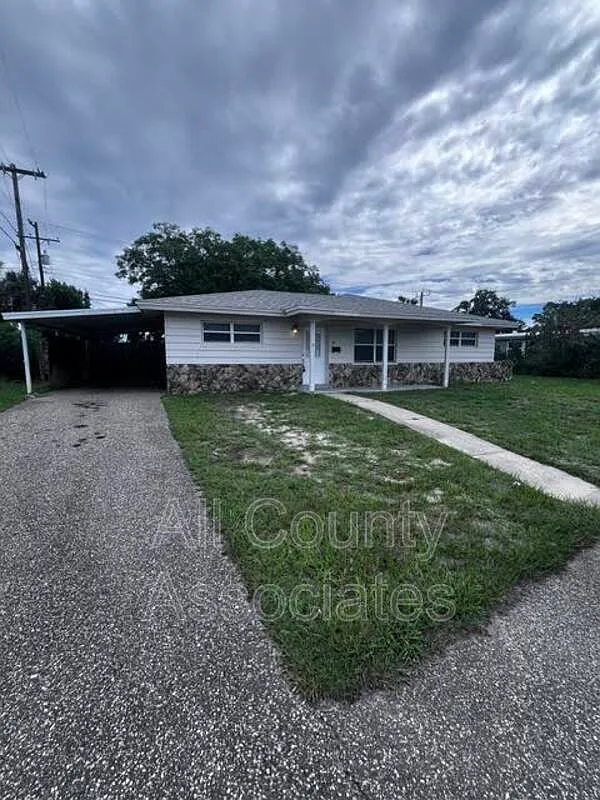 3 bed, 1.5 bath, 1800 sqft, $1,695 — Photo 2