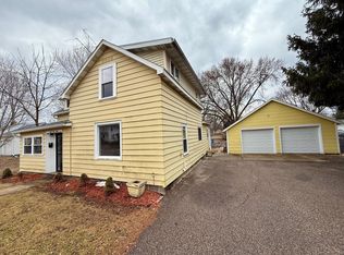 414 8th St, Baraboo, WI 53913