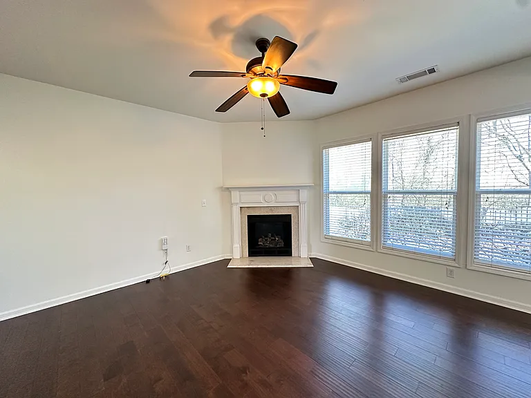 5745 Sterling Ct — Photo 7