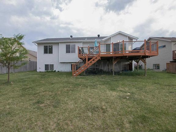 4th image of 851 16th Ave W
