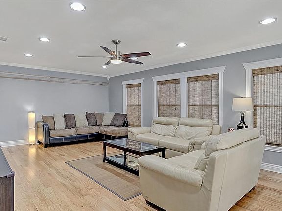 4th image of 2410 Juanita Dr