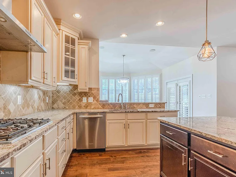 15316 Admiral Baker Cir — Photo 24