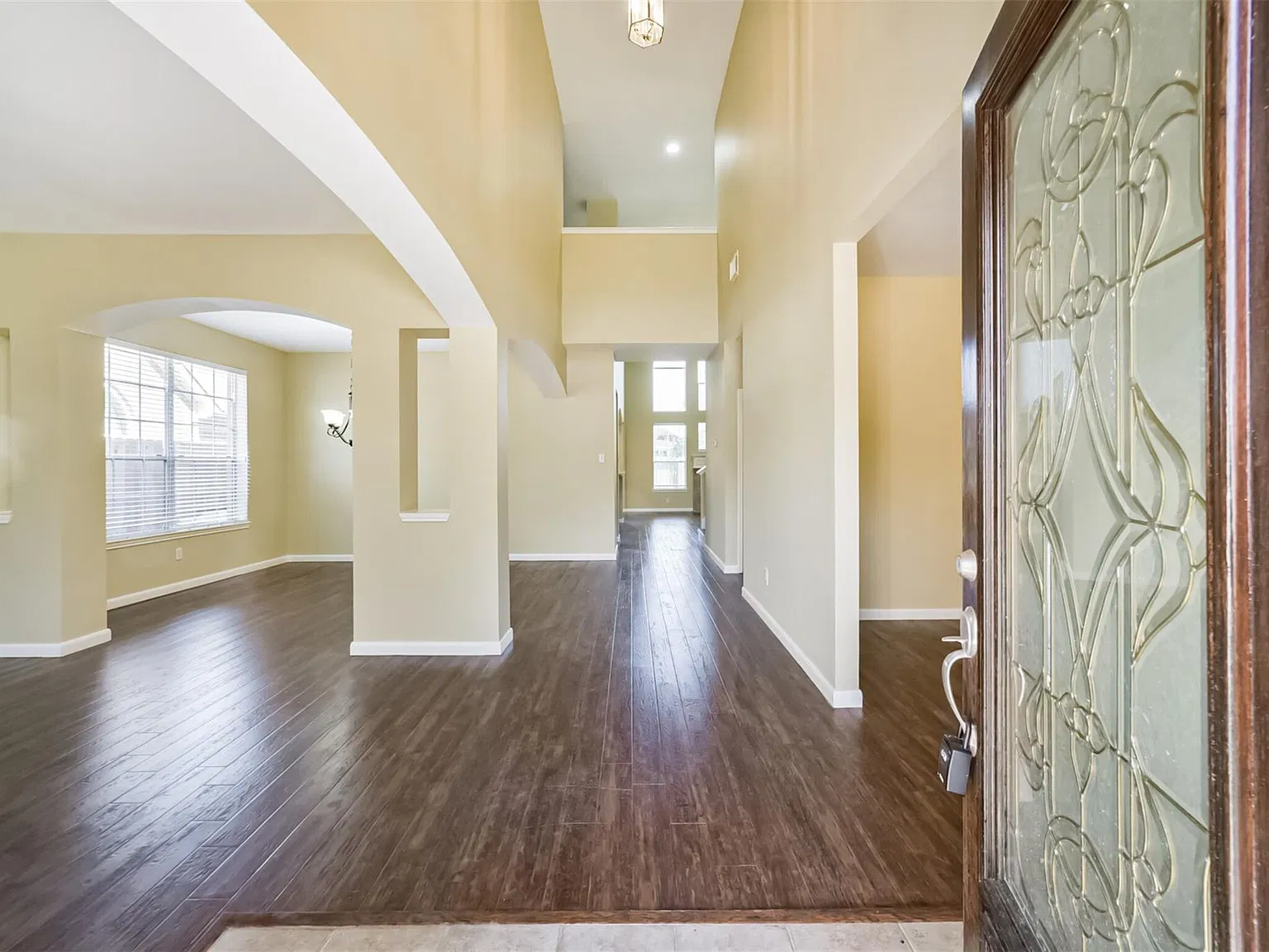 5 bed, 2.5 bath, 3945 sqft, $3,150 — Photo 3