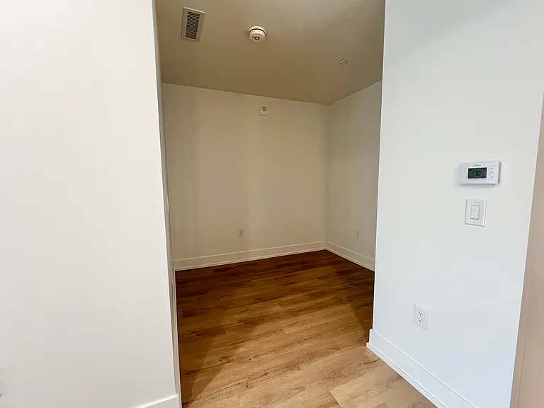 2070 Scott St — Photo 43