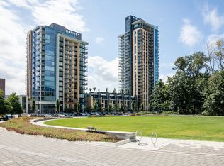 1401 Hunter St #404, North Vancouver, BC V7J0E2