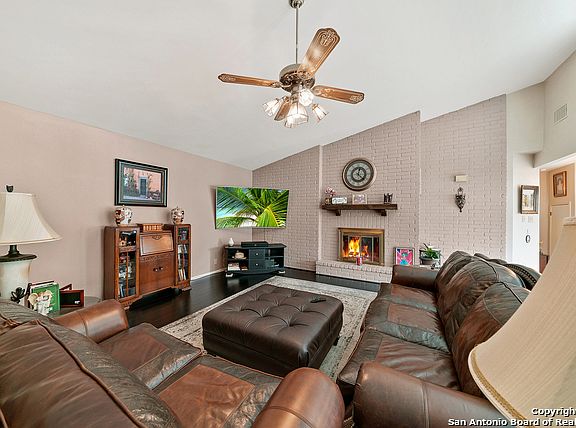 4th image of 102 Sunrise Canyon Dr
