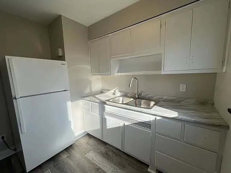 562 East Dr — Photo 6