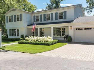 1720 Ridgewood Ln E, Glenview, IL 60025