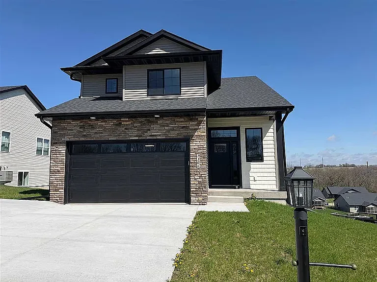 4 bed, 2476 sqft, $4,500 — Photo 1
