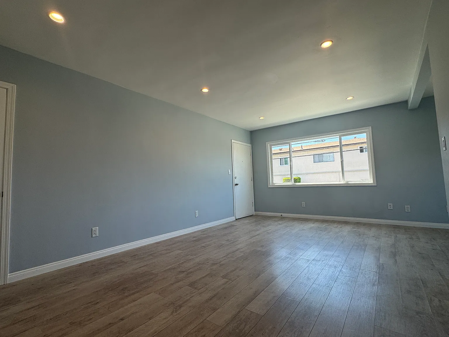 2 bed, 796 sqft, $3,250 — Photo 3