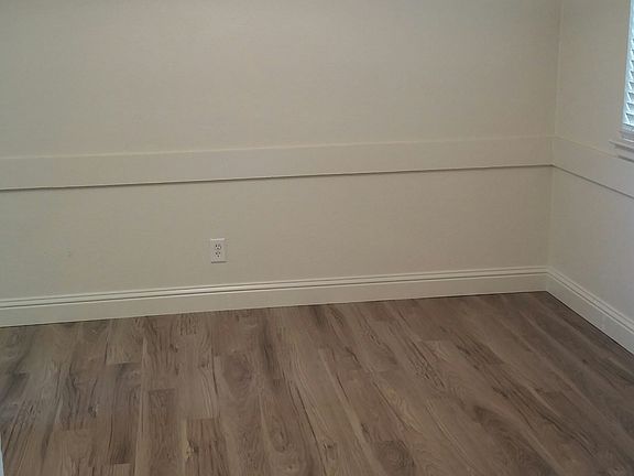 4th image of 2219 Portola Ave