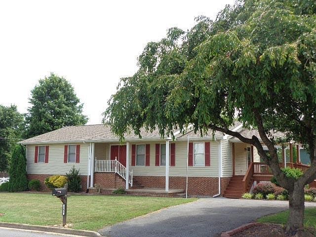 1st image of 164 Woodland Ave