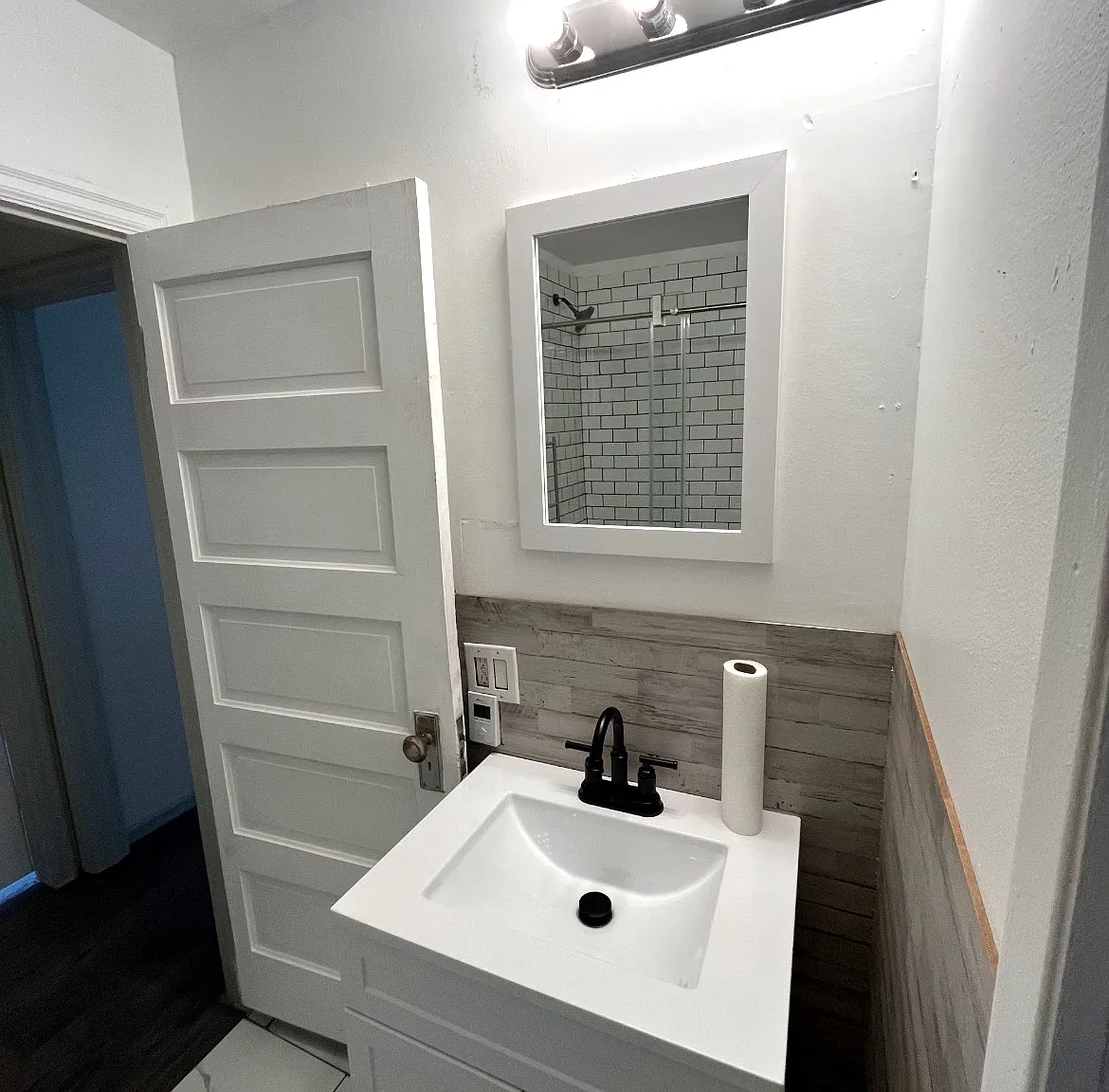 1023 E Larch Ave — Photo 2