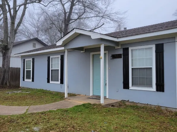 217 Half St, Lindale, TX 75771